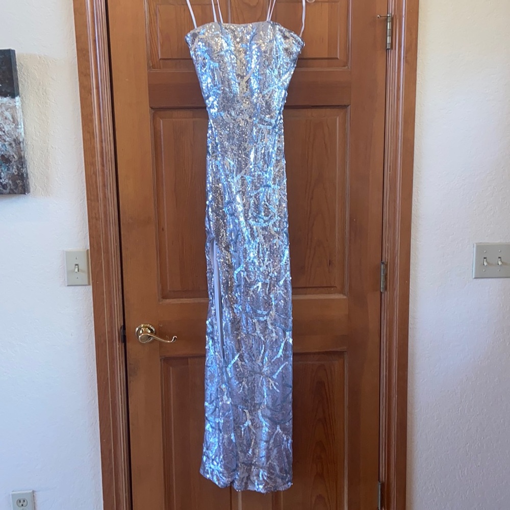 La Femme Strapless Solid Silver Sequin Dress with Leg Slit🤍